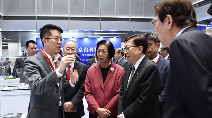 赖才达博士受邀在京台科技论坛做主旨演讲： Biological AI的核心竞争力在于持续积累真实实验数据，并将数据转化为模型能力
